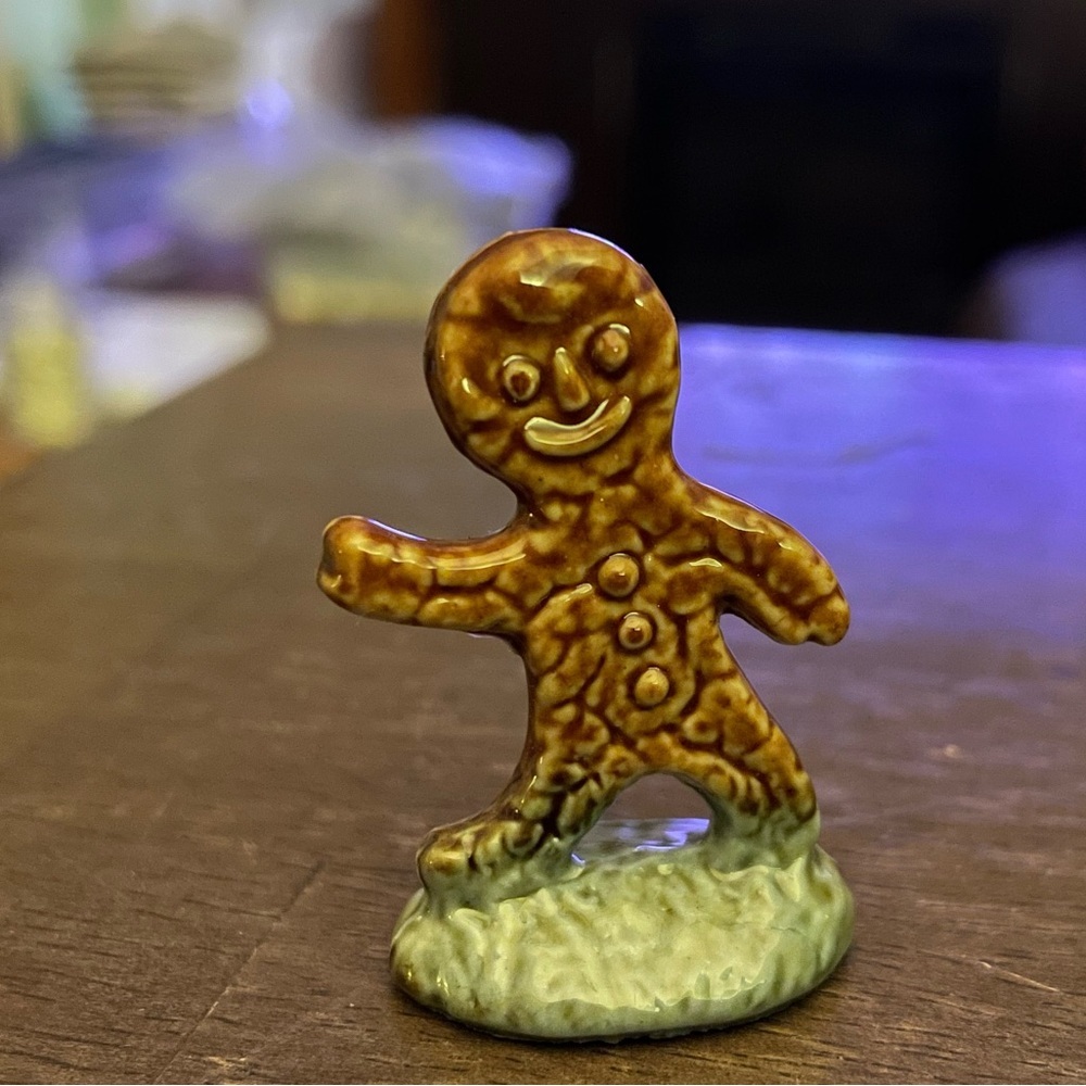 Red Rose Wade Whimsies: Gingerbread Man figurine from the Nursery Rhymes series​
